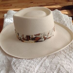 Elegant Cream Fedora with Patterned Band